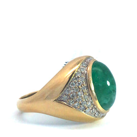 Emerald cabochon ring in yellow gold