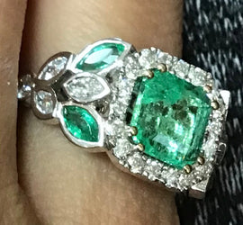 White Gold and Natural Emerald Ring with Diamonds