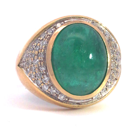 Emerald cabochon ring in yellow gold