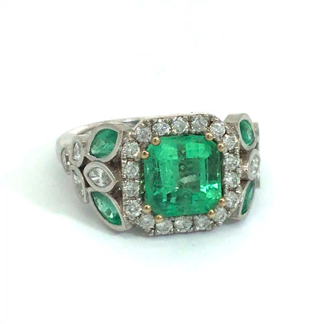 White Gold and Natural Emerald Ring with Diamonds