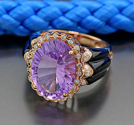 6.7cts Fantasy oval cut Amethyst in 18K rose gold and onyx