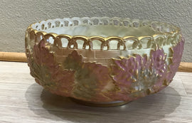 Worcester porcelain basketweave and leaf motif bowl