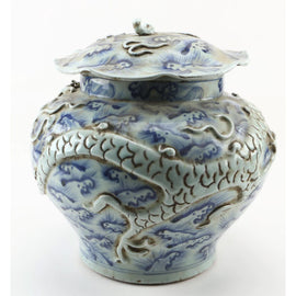 Chinese dragon jar